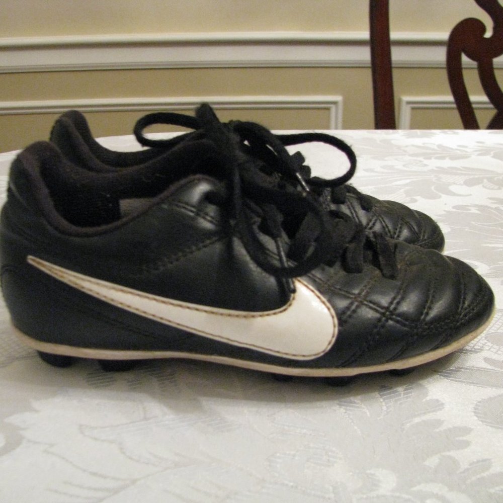 Nike black child kid soccer baseball cleats 11C sports athletic gym - Picture 1 of 7